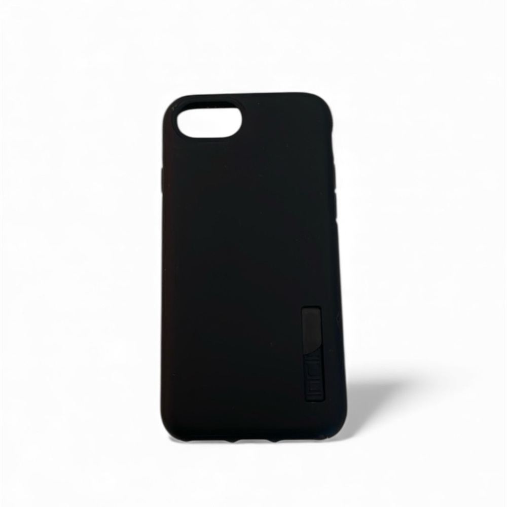 iPhone 5 cover in black no damage perfect condition all black, a thick over